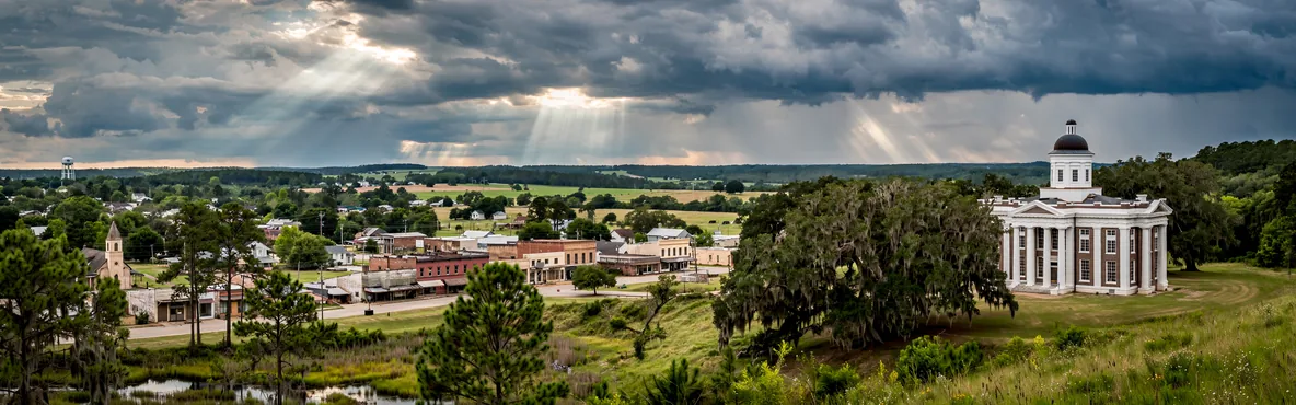 Discovering Collins, MS: An Introduction to the City's Rich History and Enchanting Weather