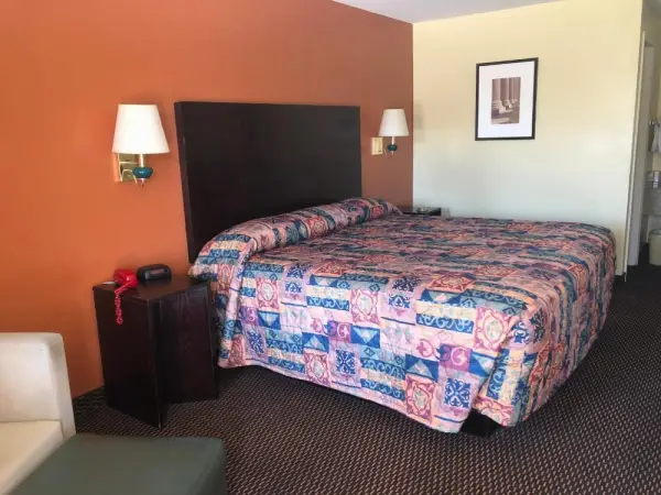 Liberty Inn - Collins 10