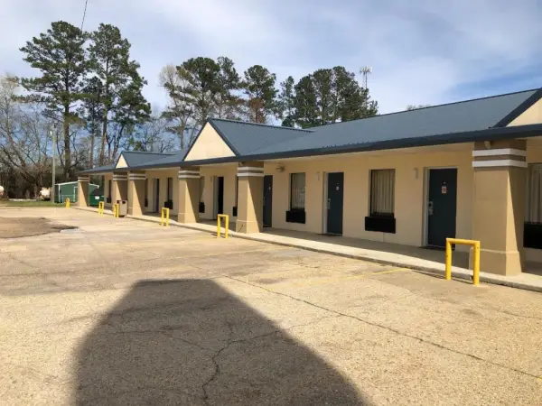 Liberty Inn - Collins 5
