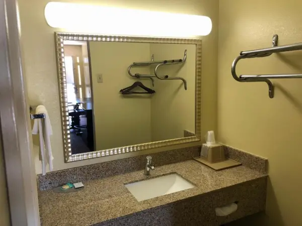 Liberty Inn - Collins 8