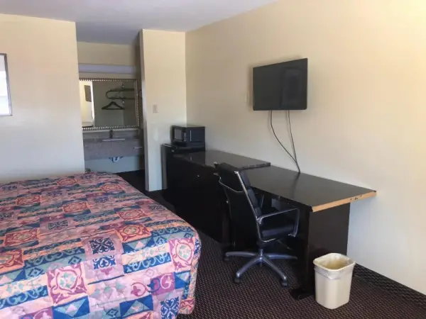 Liberty Inn - Collins 9